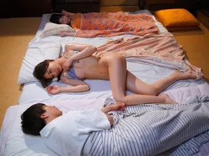 Không thể rời mắt khỏi cặp vú của em đồng nghiệp