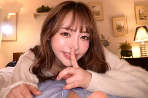 Vào tháng 6, những bức ảnh bí mật thực sự về phòng thay đồ và phòng vệ sinh nữ của Trung tâm tắm suối nước nóng Xinliu đã cho thấy người đẹp có đôi chân dài và dường như đang mang thai.