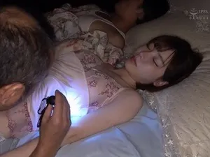 Người tình của con trai trả thù má Chồng yêu khó tính bằng cách “gạ tình bố chồng”